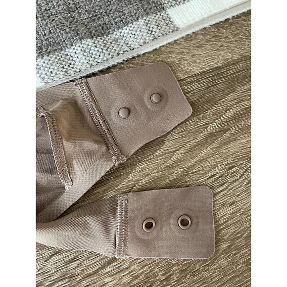Lululemon Long Sleeve Bodysuit Beige Snap Closure Stretchy Womens Large Set of 2 - Picture 6 of 11